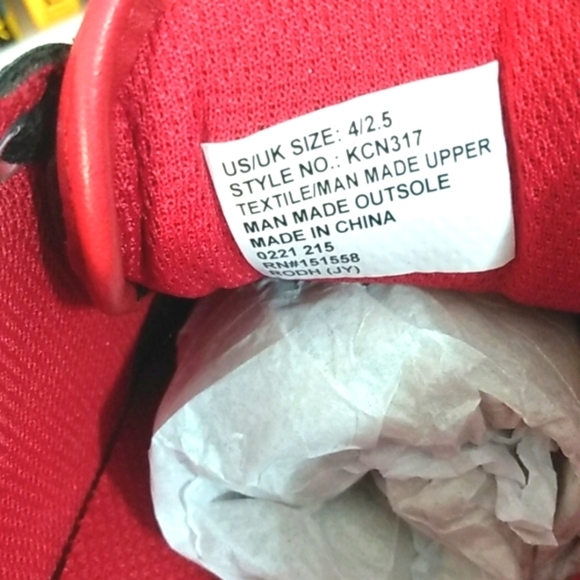 KENNETH COLE BLACK RED LACE UP LOW-TOP SNEAKERS SIZE 4 NWT - Picture 7 of 8